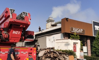 Kocaeli'de bir iş yerinin bacasında çıkan yangın söndürüldü