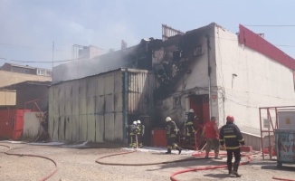 Kocaeli'de fabrikada çıkan yangın hasara neden oldu