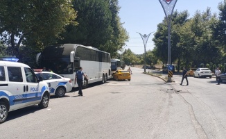 Kocaeli'de kamyonet ile taksi çarpıştı: 2 yaralı
