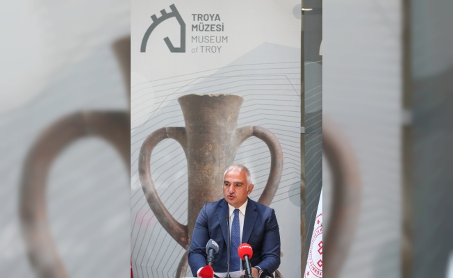 Kültür ve Turizm Bakanı Ersoy, Gökçeada'daki tarihi kiliselerden çalınan ikonaların teslim töreninde konuştu: (1)