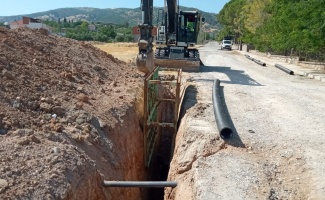 Manisa Saruhanlı’da kanalizasyon döşeme çalışmaları sürüyor