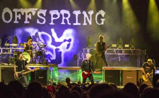 Offspring’in aşısız davulcusu gruptan çıkarıldı