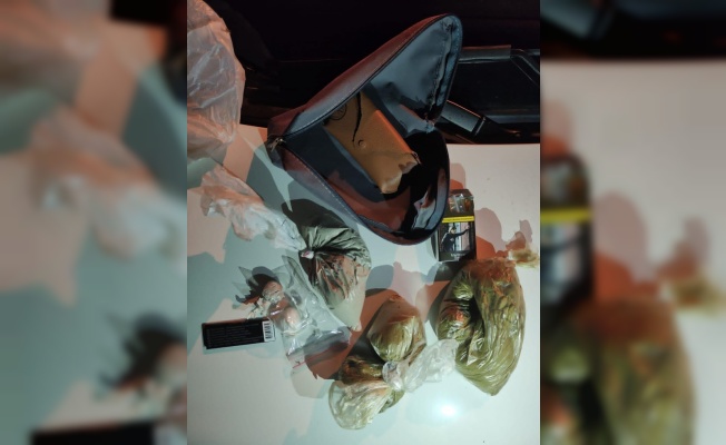 Tekirdağ'da bir otomobildeki ilkyardım çantasında uyuşturucu ele geçirildi, 2 zanlı tutuklandı