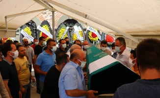 Trafik kazasında hayatını kaybeden Tekirdağ Büyükşehir Belediyesi Şube Müdürü Taner Artun, toprağa verildi