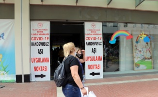 Aşılama oranı en yüksek illerden Edirne'de mobil aşı ekipleri etkin rol oynuyor