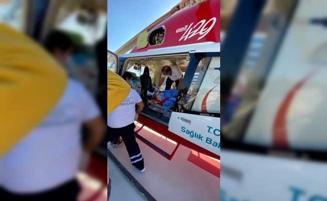 Bilecik'te ambulans helikopter trafik kazası geçiren kişi için havalandı