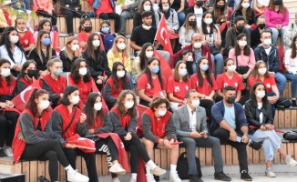 Bilecik'te vatandaşlar Türkiye-Sırbistan maçını dev ekranda izledi