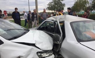 Bursa’da iki otomobilin çarpışması sonucu 5 kişi yaralandı