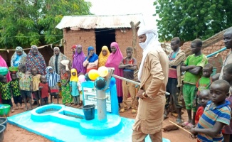 Bursaspor taraftarları Eren Bülbül ve Ferhat Gedik adına Nijer'de su kuyusu açtırdı