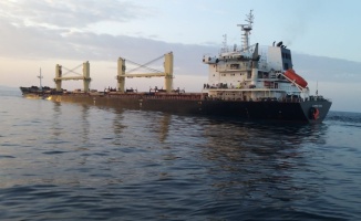 Çanakkale açıklarındaki kazada hasar gören yük gemisi İzmir'e götürüldü
