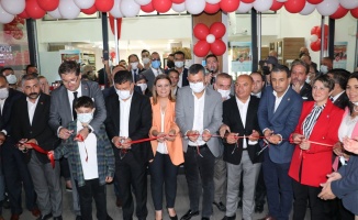 CHP Grup Başkanvekili Özel, İzmit'te Çınar Halk Market'in açılışına katıldı
