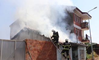 Edirne'de yangın çıkan müstakil ev kullanılamaz hale geldi