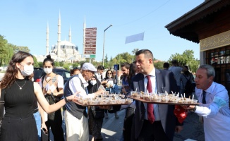 Edirnelilere Dünya Turizm Günü'nde tescilli lezzetler ikram edildi