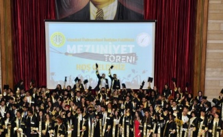 İstanbul Üniversitesi genç iletişimleri mezun etti 