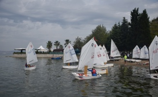 İzmit Körfezi'nde yelken yarışları yapıldı