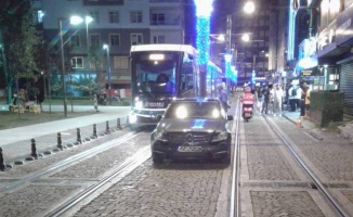 Kocaeli'de tramvay yolunda parklanmaya ceza