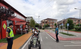 Kocaeli'de jandarmadan öğrencilere uygulamalı trafik eğitimi