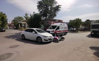 Kocaeli'de otomobille çarpışan motosikletin sürücüsü yaralandı