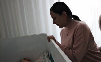 Kovid-19'u yoğun bakımdaki tedaviyle atlatan hamile kadından aşı çağrısı