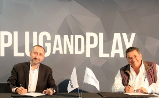 Türk Telekom, Türkiye'nin teknoloji hamlesine iki önemli imza ile destek verdi