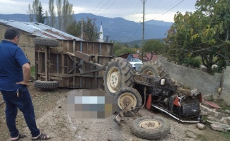 Bilecik'te traktörün devrilmesi sonucu 1 kişi öldü, 1 kişi yaralandı