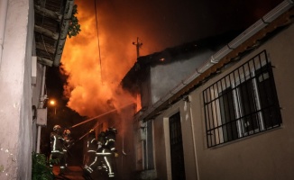 Bursa'da metruk binada çıkan yangının söndürüldü