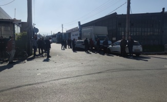 Bursa’da otomobillerin çarpışması ile 1 kişinin yaralandığı kaza kamerada