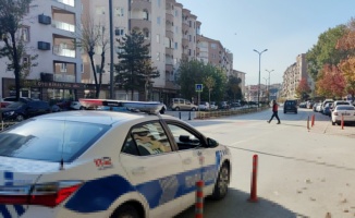 Bursa'da yayalara yol vermeyen sürücülere ceza kesildi