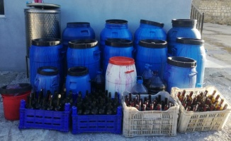 Çanakkale'de barakada bin 300 litre sahte içki bulundu
