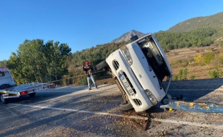 Gölpazarı'nda kamyonetle otomobilin çarpışması sonucu 2 kişi yaralandı