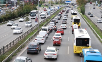 İstanbul'da yarım günlük mesainin ardından trafik yoğunluğu arttı