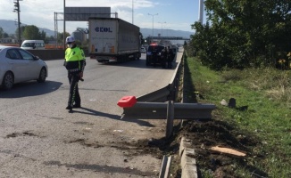 Kocaeli'de bariyere saplanan otomobilin sürücüsü öldü