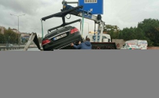 Kocaeli'de otomobiliyle bariyere çarpan alkollü sürücüye para cezası