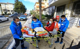 Muğla Büyükşehir,  hastaları sağlık kuruluşlarına taşıyor 