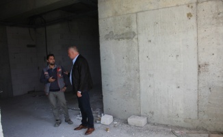 Söğütlü Belediye Başkanı Özten, yapımı süren sağlık merkezini inceledi
