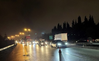 Anadolu Otoyolu'nda tırla hafif ticari aracın karıştığı kaza trafiği aksattı