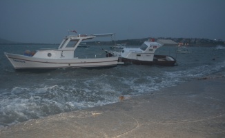 Ayvalık'ta fırtına nedeniyle bazı tekneler alabora oldu