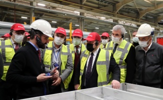 Bakan Varank, Sakarya'da alüminyum fabrikasını ziyaret etti: