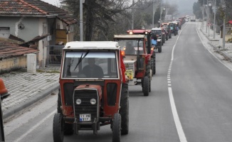 Bilecik'te köylerine OSB kurulmasını istemeyen bölge sakinleri traktörlerle eylem yaptı