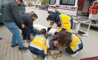 Bursa'da lodostan  devrilen simit arabasının altında kalan seyyar satıcı yaralandı