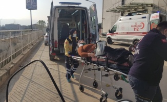 Bursa'da minibüs ile ticari aracın çarpıştığı trafik kazasında 7 kişi yaralandı