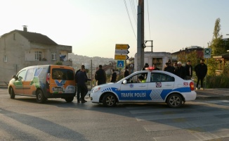 Çayırova'da hafif ticari aracın çarptığı yaya yaralandı