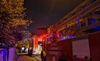 Darıca'da 2 katlı evde çıkan yangın söndürüldü