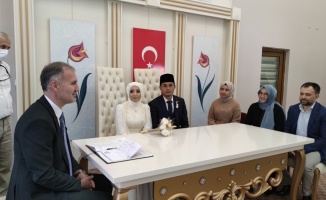 Endonezya'da tanışan çift Bursa'da dünya evine girdi