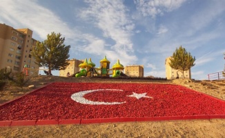Kütahya Akkent'te Türk bayrağı çalışması 