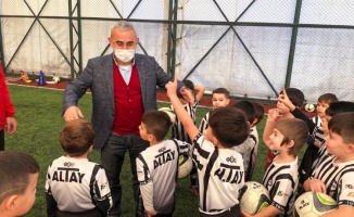 Kütahya Belediye Başkanı Işık, Altay Futbol Okulunu ziyaret etti