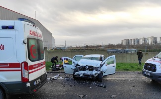 Tekirdağ'da otomobil ile minibüsün çarpıştığı kazada 5 kişi yaralandı