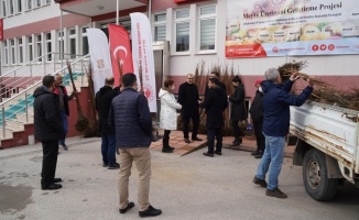 Balıkesir Büyükşehir Belediyesinden üreticiye meyve fidanı desteği
