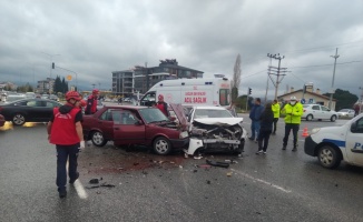 Balıkesir'deki trafik kazasında 5 kişi yaralandı