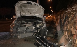Bilecik'te otomobilin aydınlatma direğine çarpması sonucu 1 kişi yaralandı